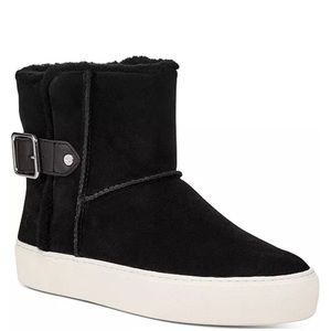 NWT UGG Aika Sneakers Black
